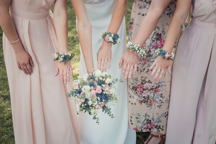 Bracelet en fleurs fraîches pour mariage